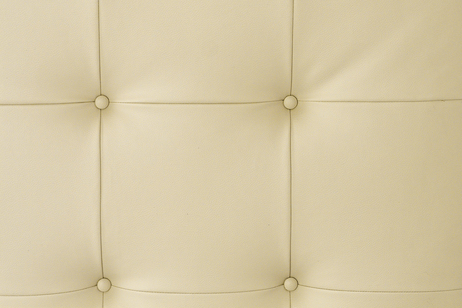 <h3>Dettaglio lavorazione a quadri con bottoni centrali.</h3>