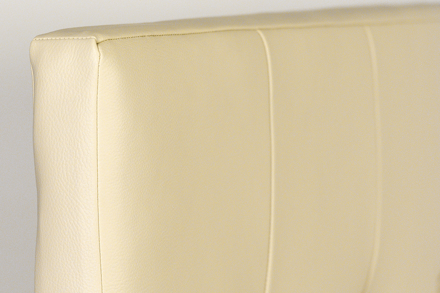 <h3>Dettaglio bordo con lavorazione a fascetta perimetrale.</h3>