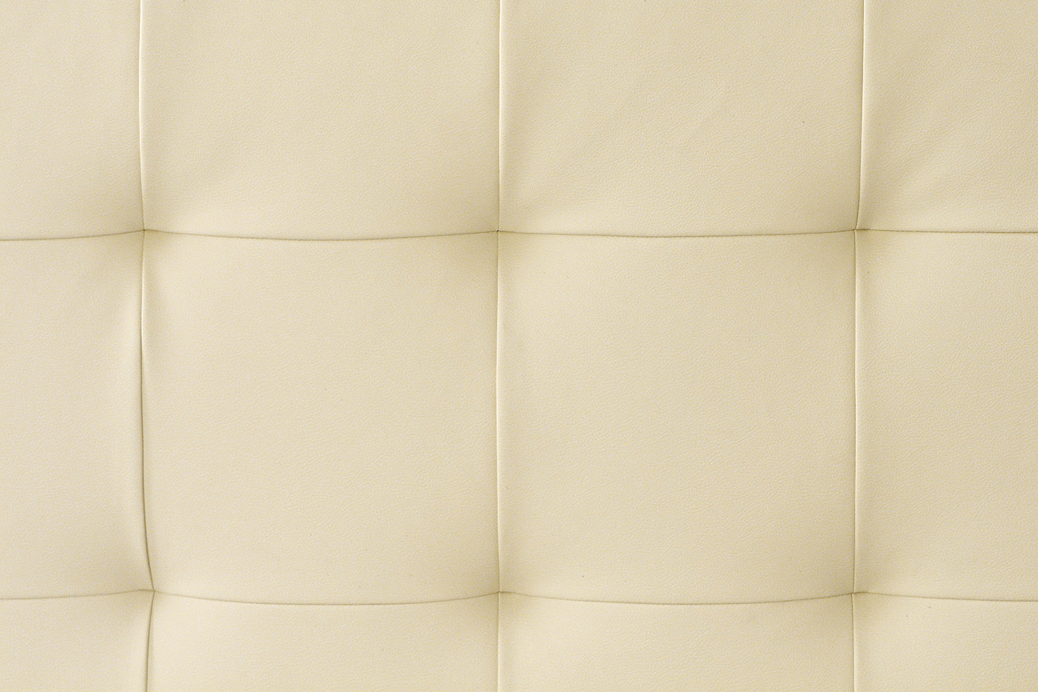 <h3>Dettaglio lavorazione a quadri con impuntatura centrale.</h3>